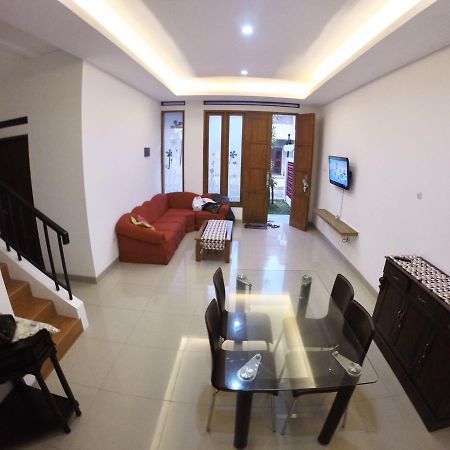 Padma Laguna Guesthouse Baturetno Екстериор снимка